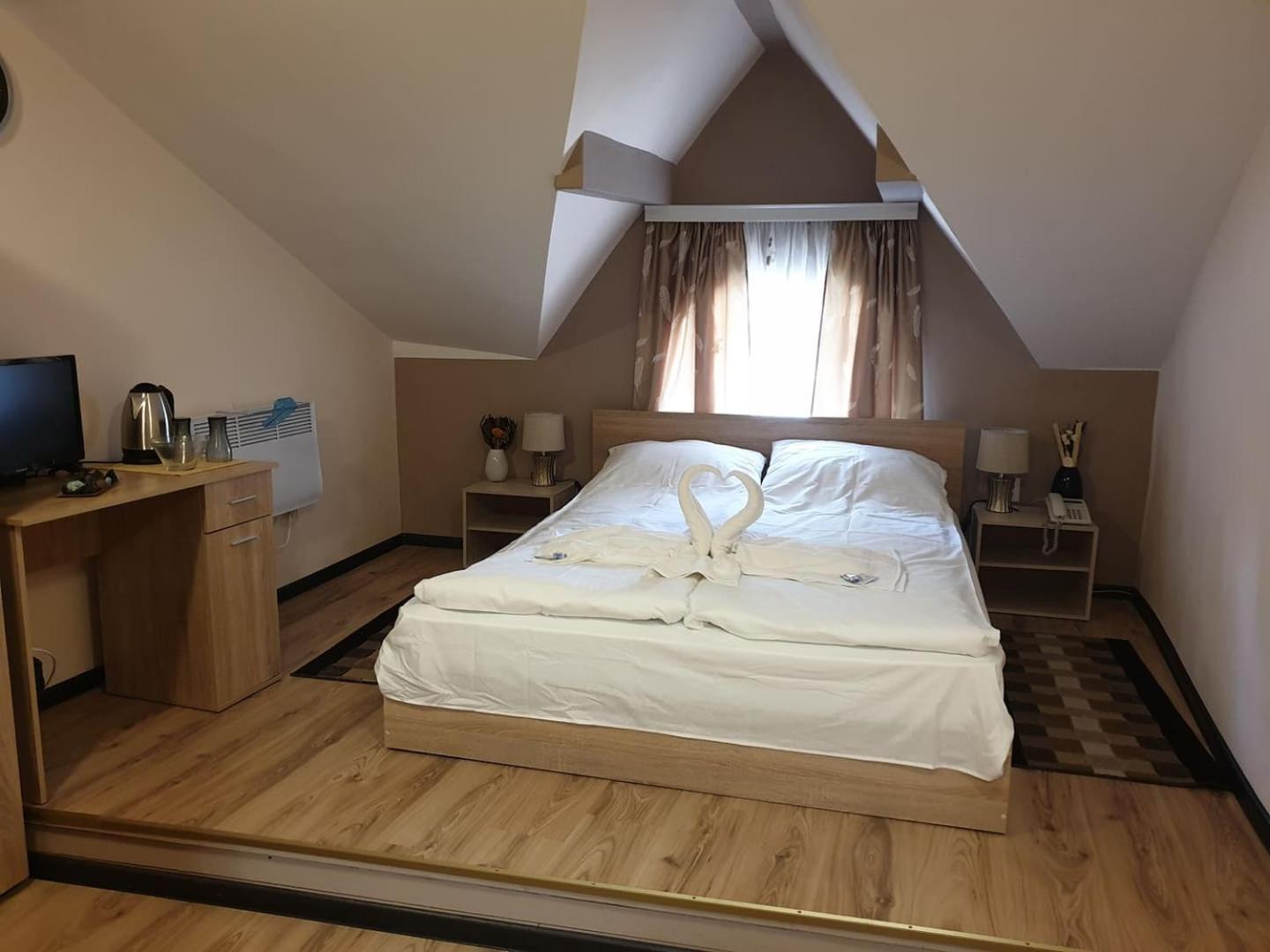 Hotel Валентино à Vratsa Extérieur photo